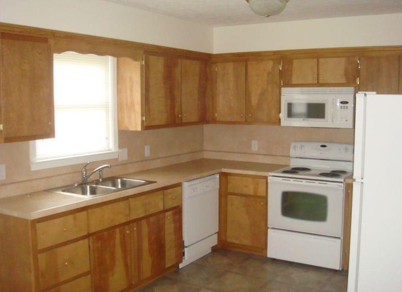 Beautiful Three Bedroom Two Full Bathroom Home Available In Radford – photo 4