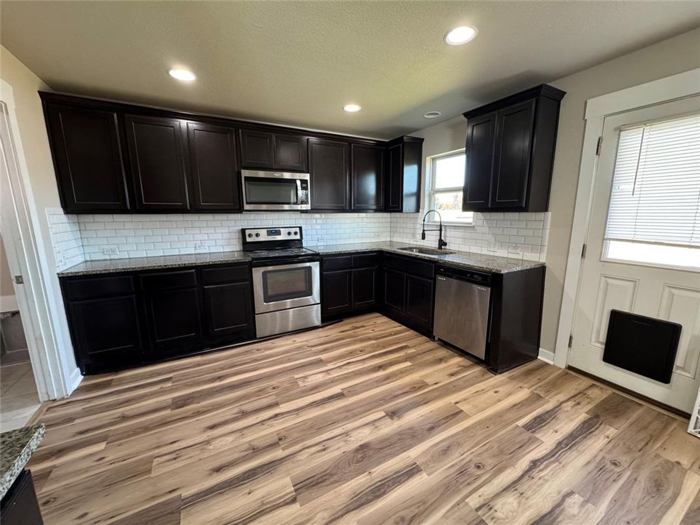 Comfort and Convenience AND Move-in Ready! – photo 3