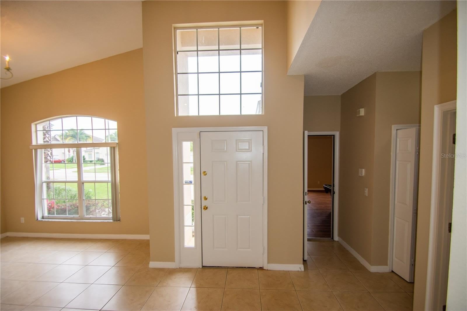 421 LOCKBREEZE Drive – photo 3