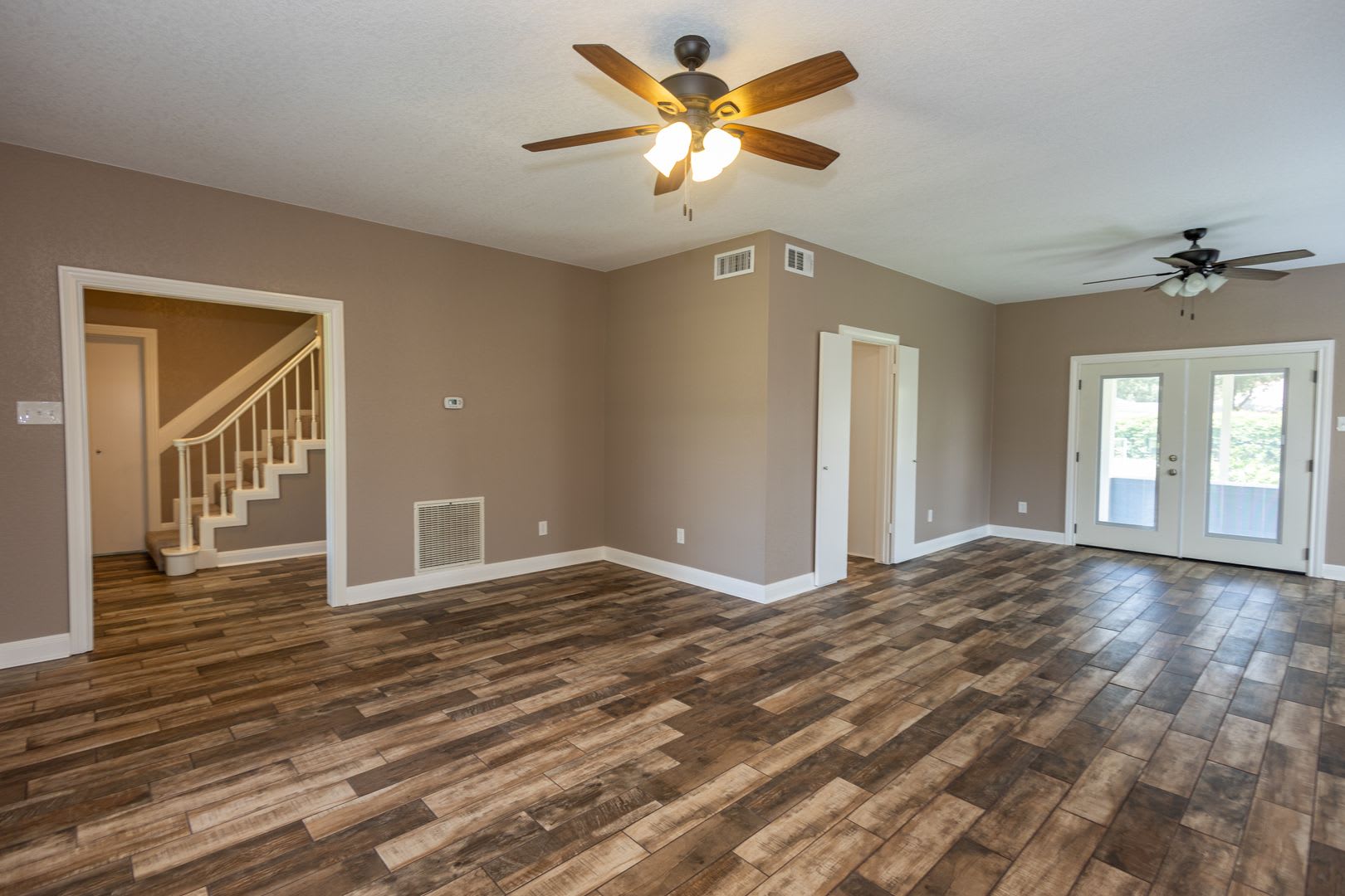 Spacious 6-Bedroom Beaumont Home with 3 Baths & 2-Car Garage – photo 5