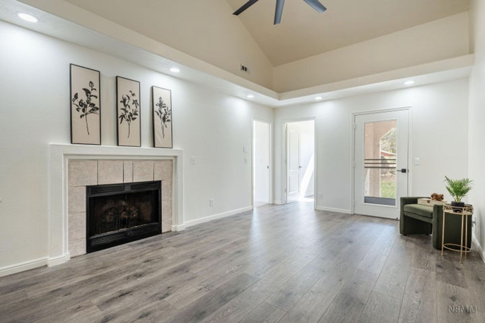 3 2 Fresh Renovated And Updated W Garage – photo 2