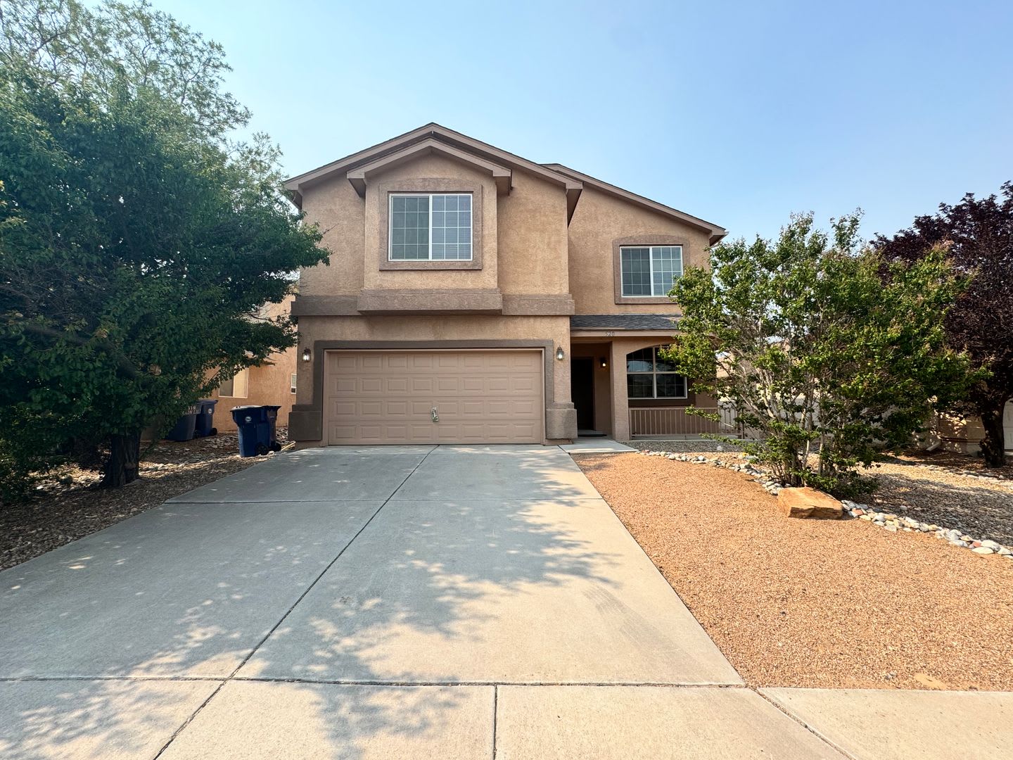 4 bed 2.5 bath home in Huning Ranch – photo 1