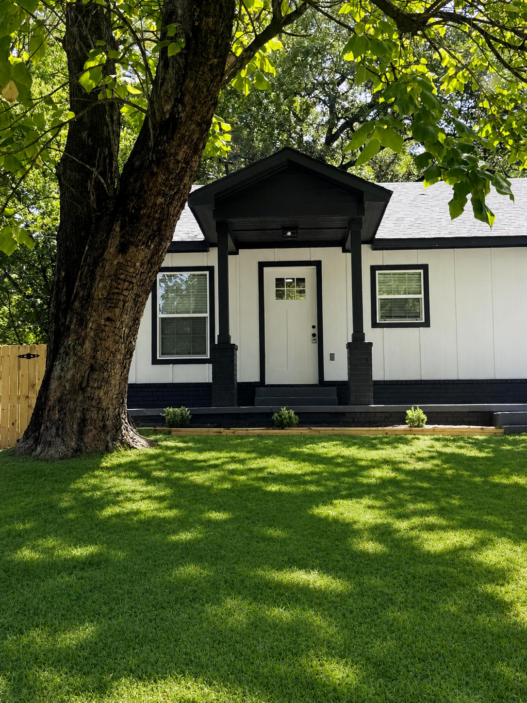 1409 North Englewood Avenue – photo 1