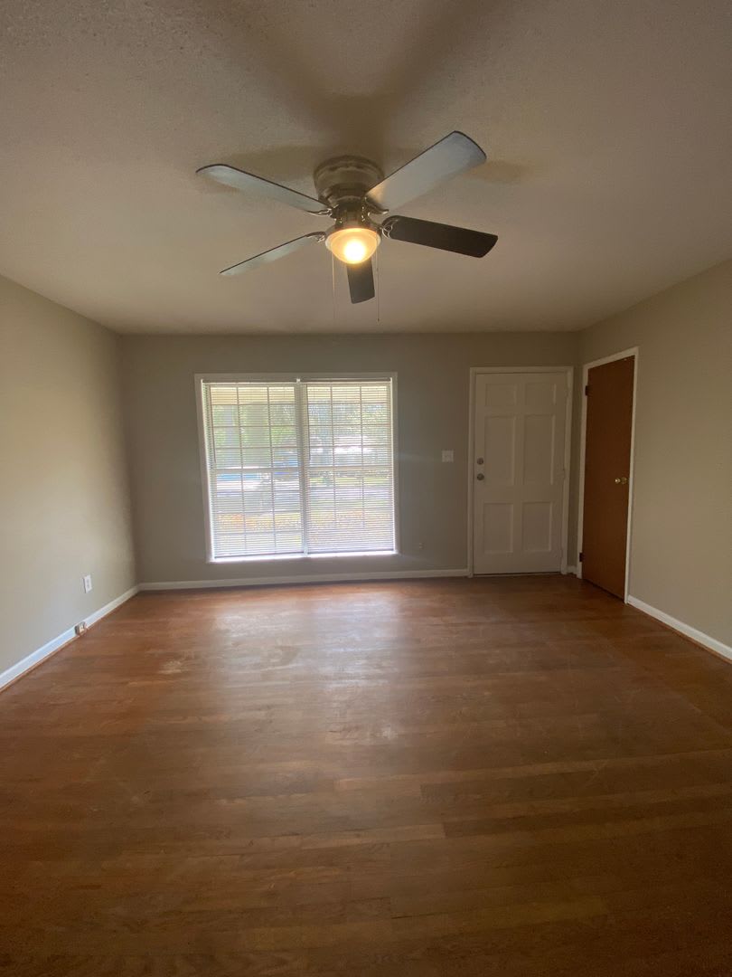 Pet Friendly 3 Bedroom 1 5 Bath House With A Large Fenced In Backyard In Athens Ga – photo 2