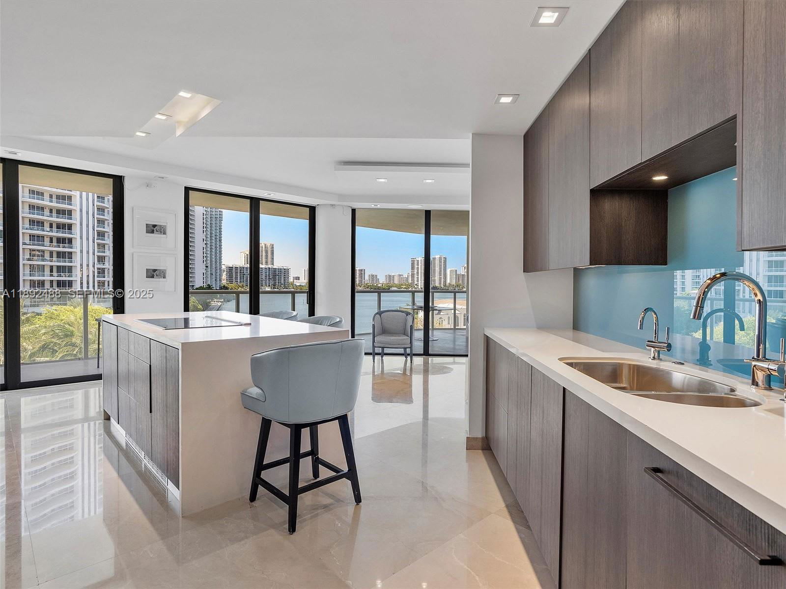 4000 Island Boulevard – photo 2