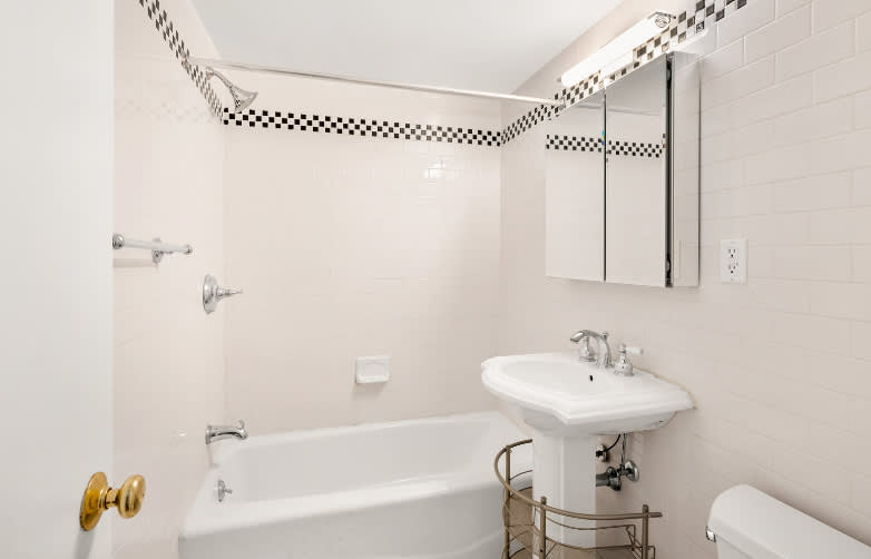 39 W 54th St – photo 5