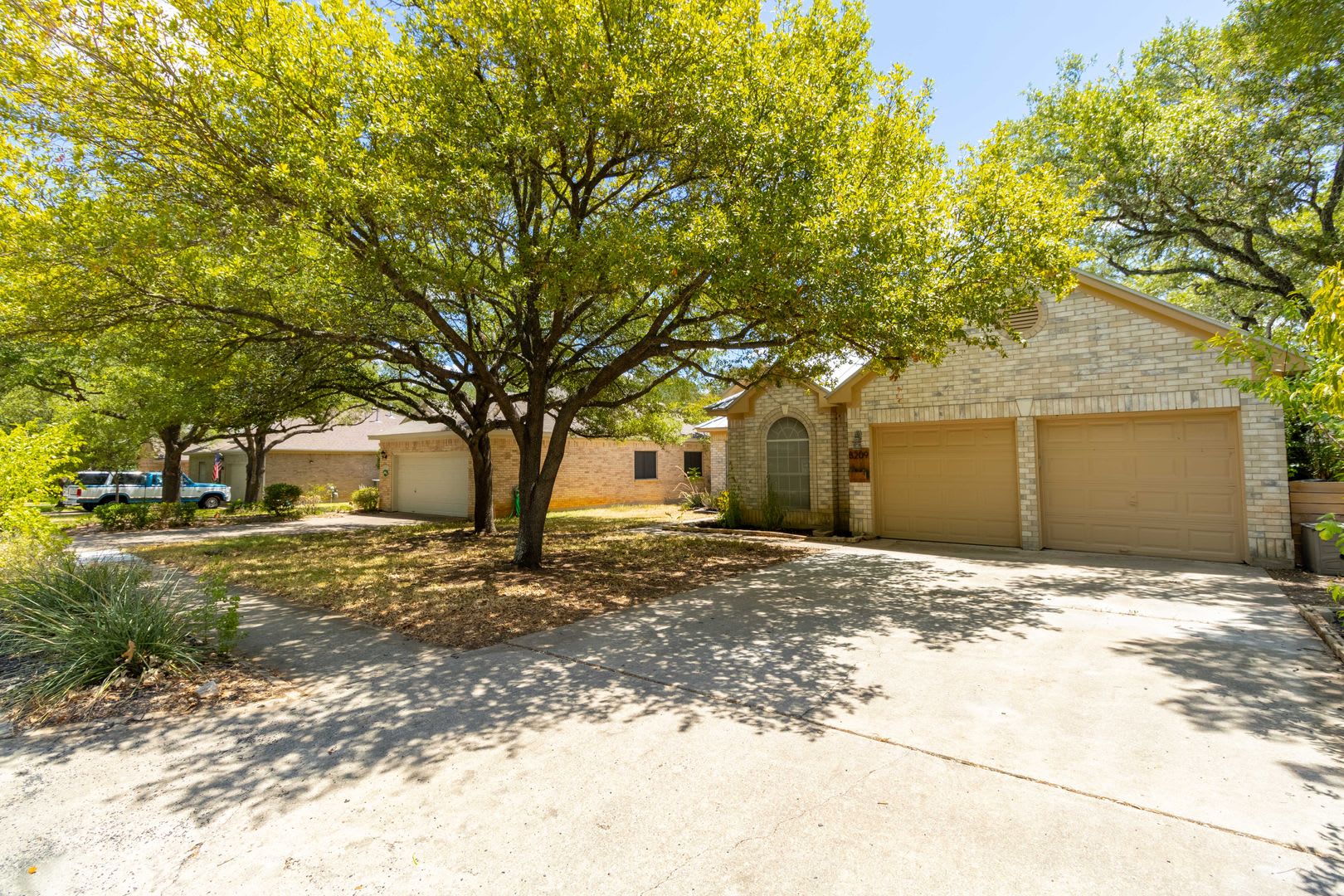 4 Bedroom 2 Bathroom Home In South Austin – photo 2