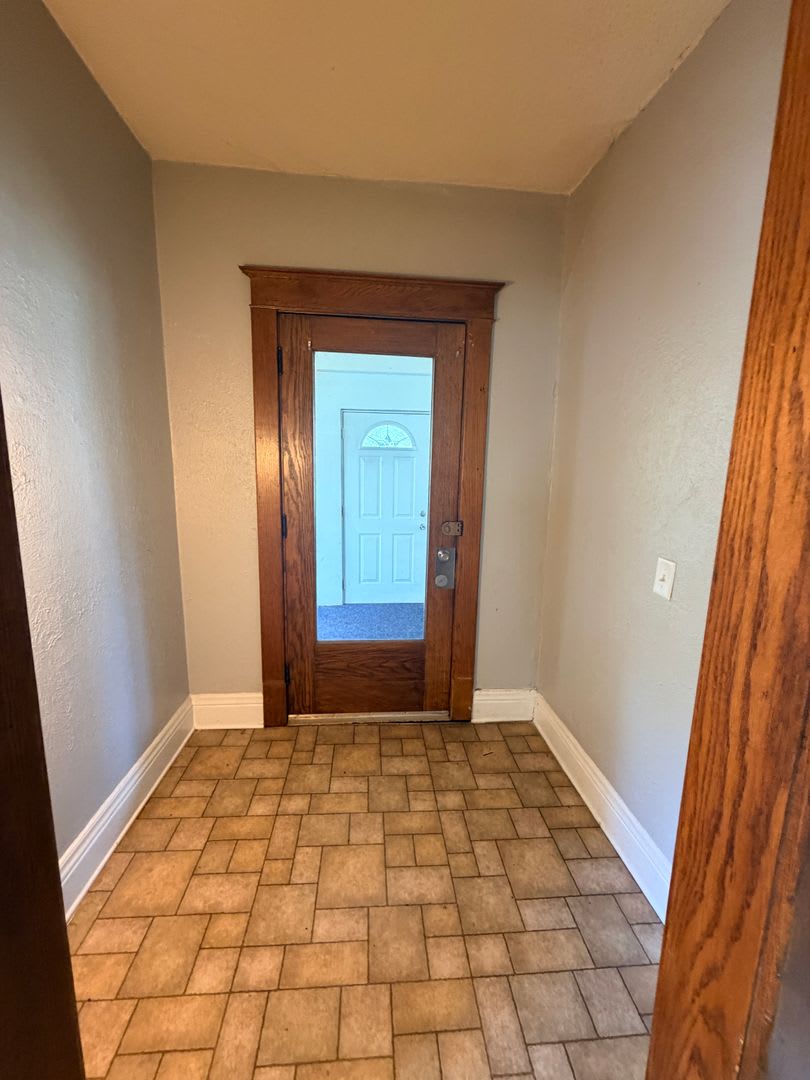 4-Bedroom Home Near Brady Street in Davenport – photo 3
