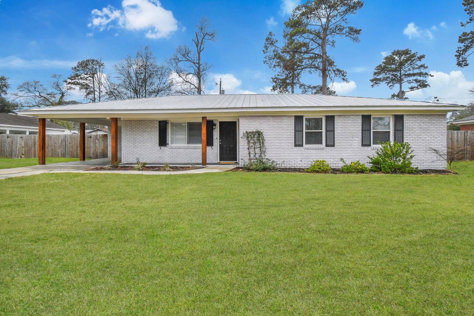 1015 Reita St – photo 1