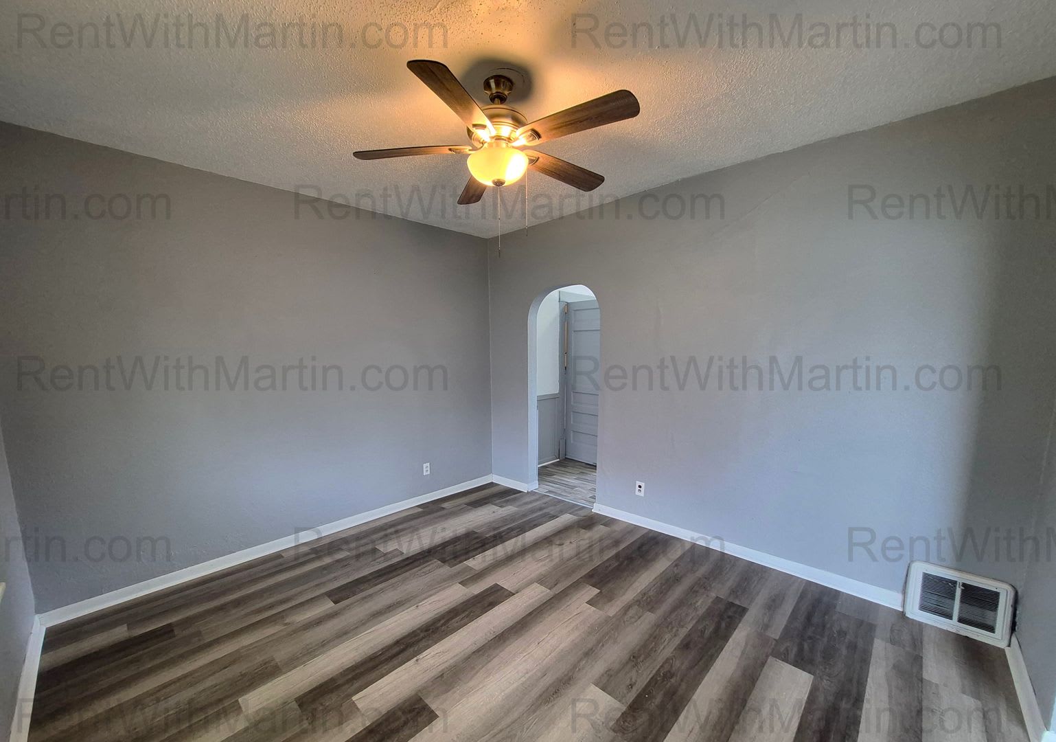 FOR RENT- 310 N Frederick Oelwein IA **Pets ok with conditions** – photo 4