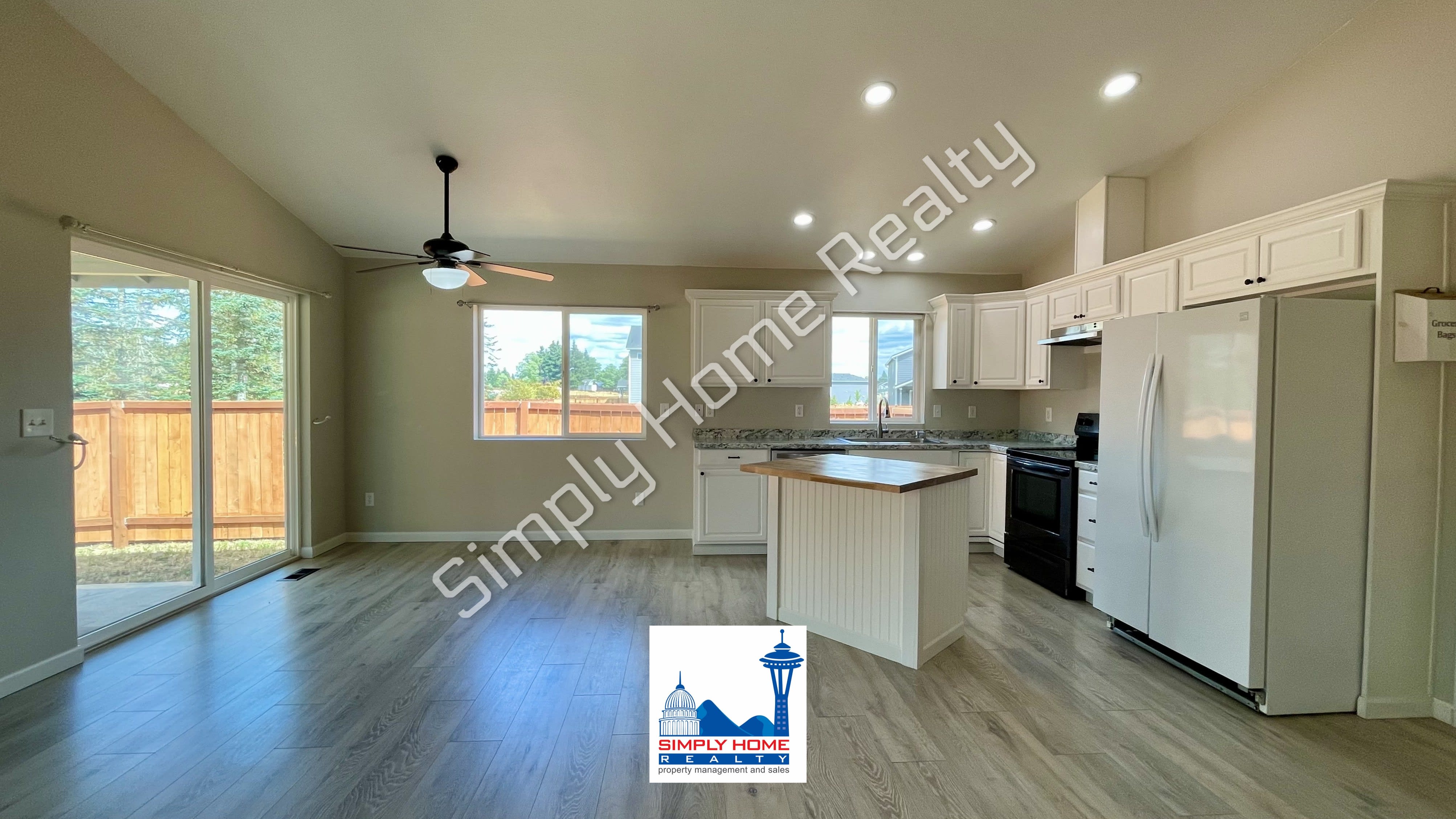 9807 Greenleaf Loop SE – photo 4