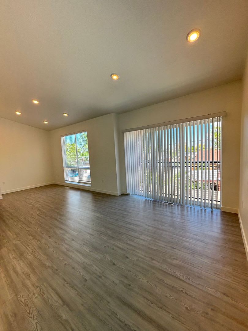 4 Weeks Rent on Us + $0 Down OAC – photo 4