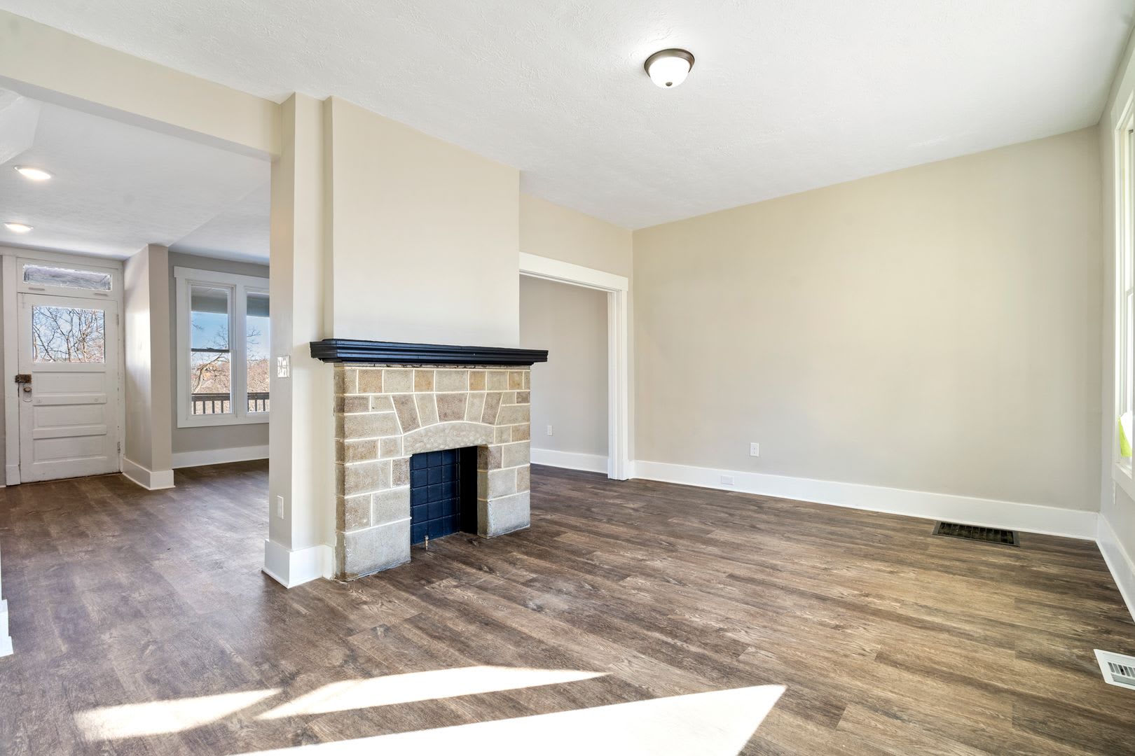 3 Bed 1 Bath Home Central Ac 2Nd Floor Laundry Available September 10Th – photo 4