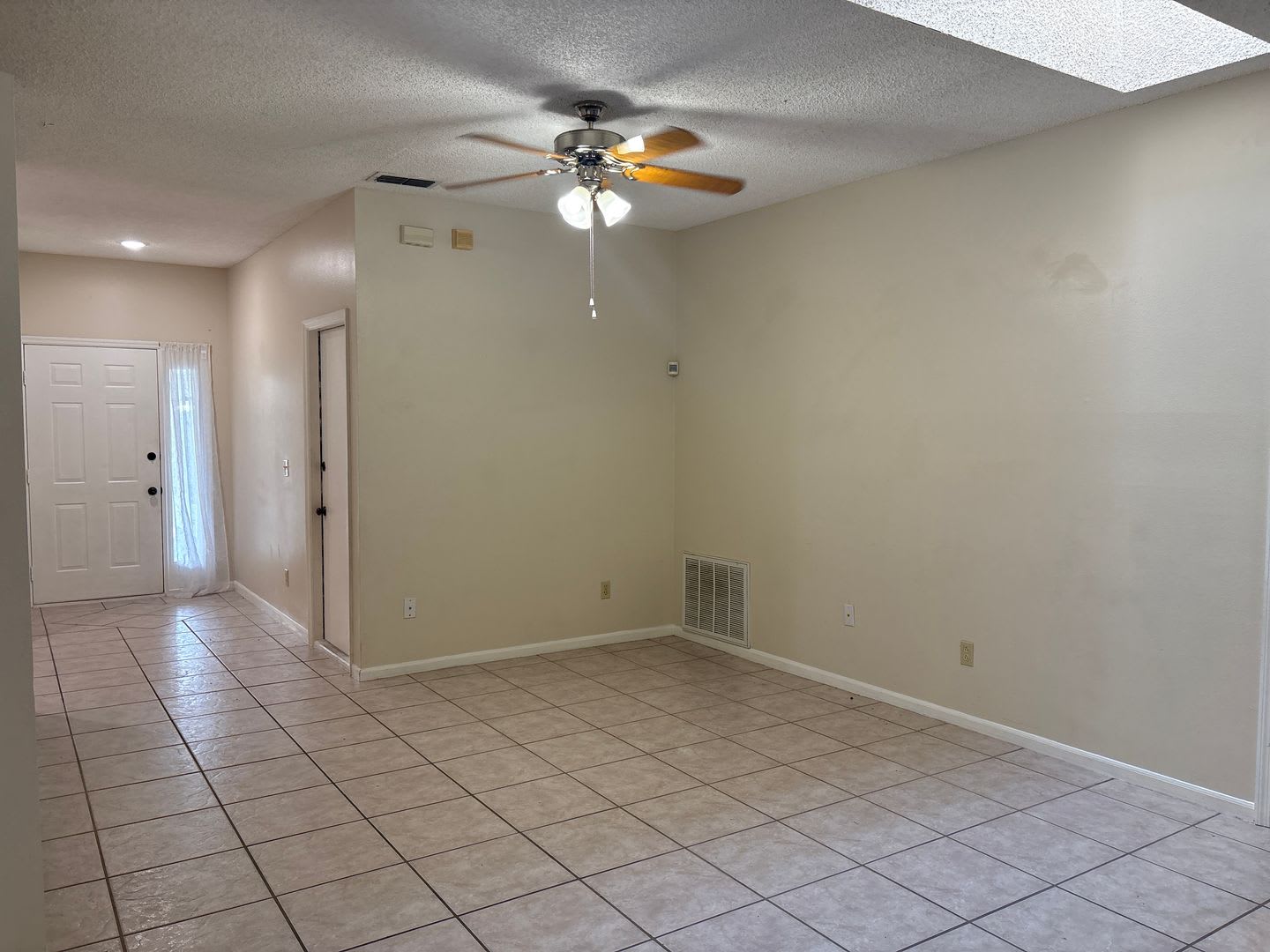 Hunters Creek 3 Bedroom 2 Bathroom Single Family Home – photo 4