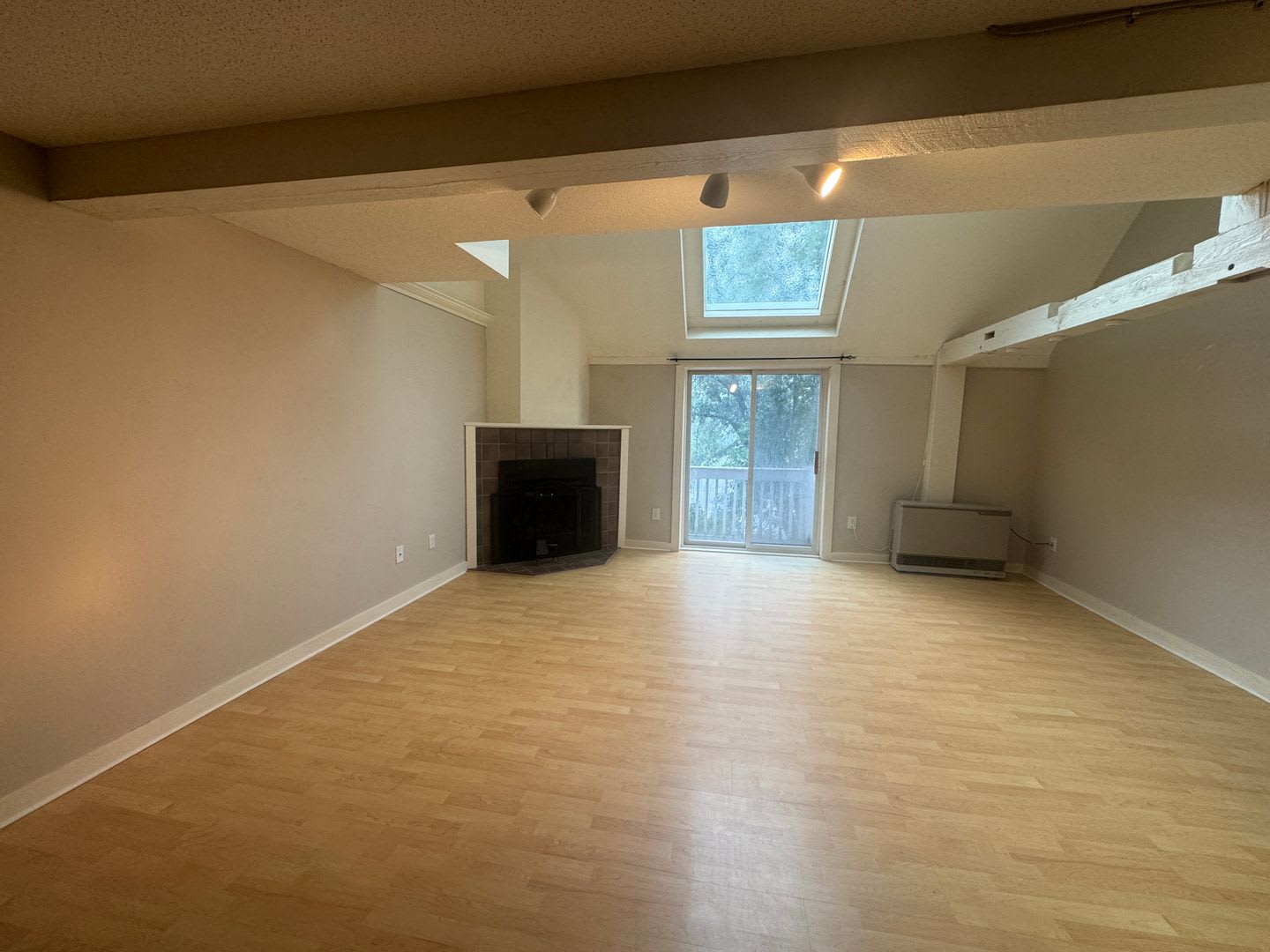 2 bedroom with loft in downtown Quechee – photo 5