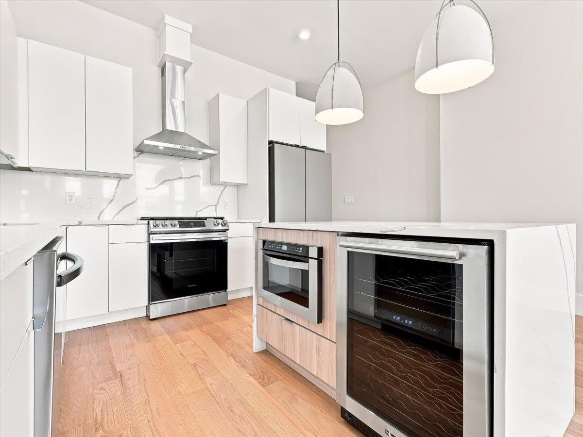 220 FREEMAN AVE – photo 3