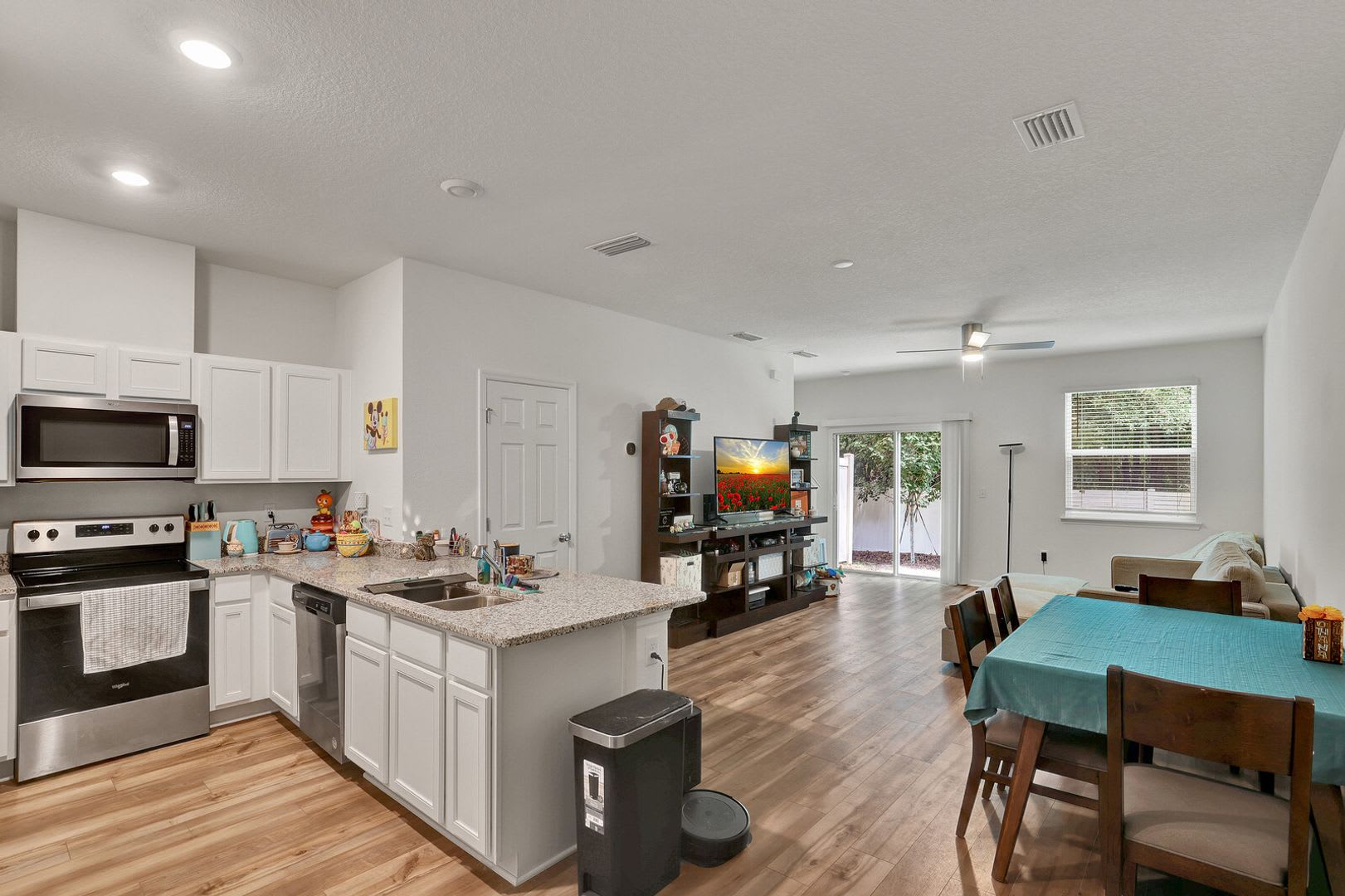 Like new 2 bedroom/ 2.5 bathroom townhome in Mandarin! – photo 3