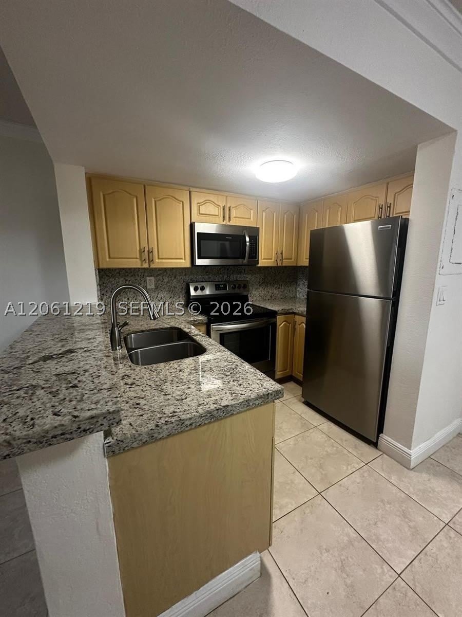 8660 NW 6th Ln – photo 3