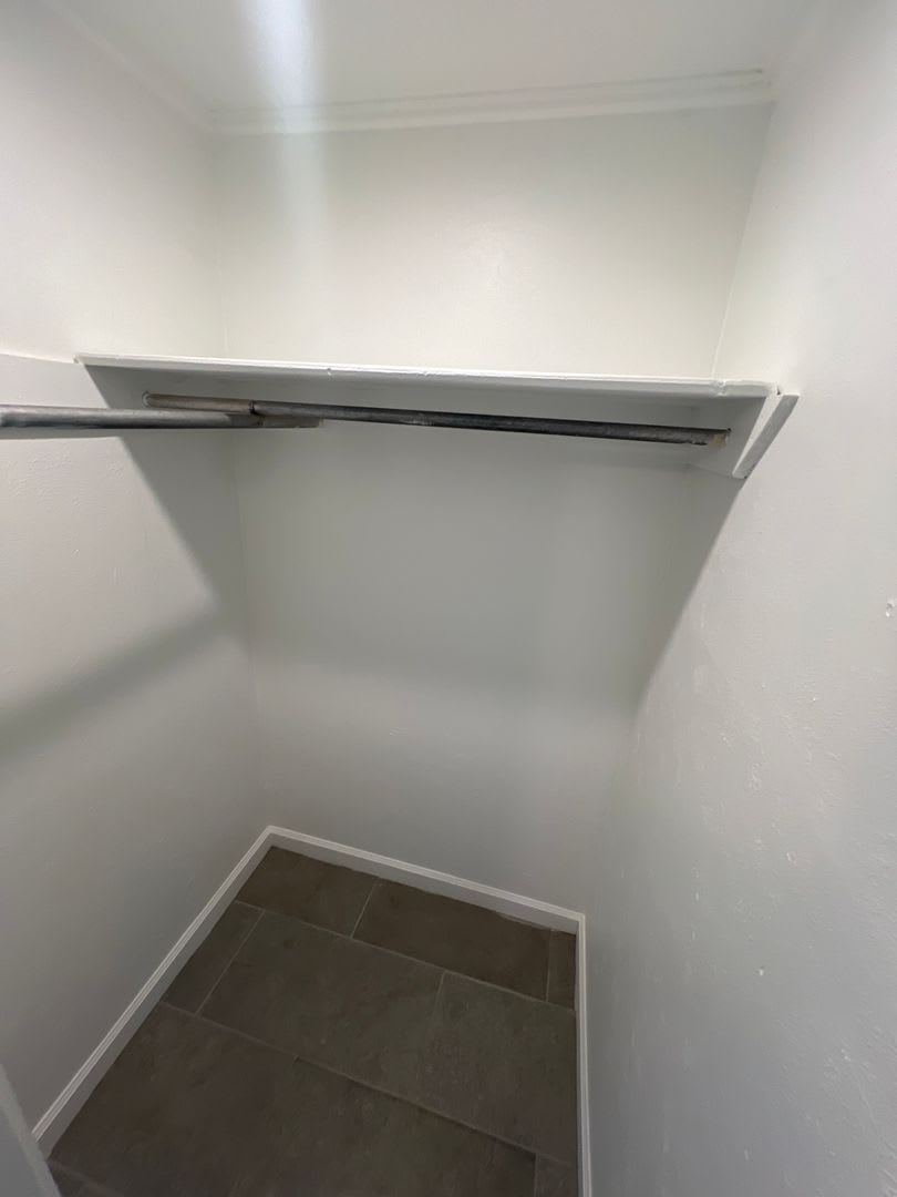 Cute Casita Style Living in historic Albuquerque 1 Bedroom 1 Bath. – photo 5