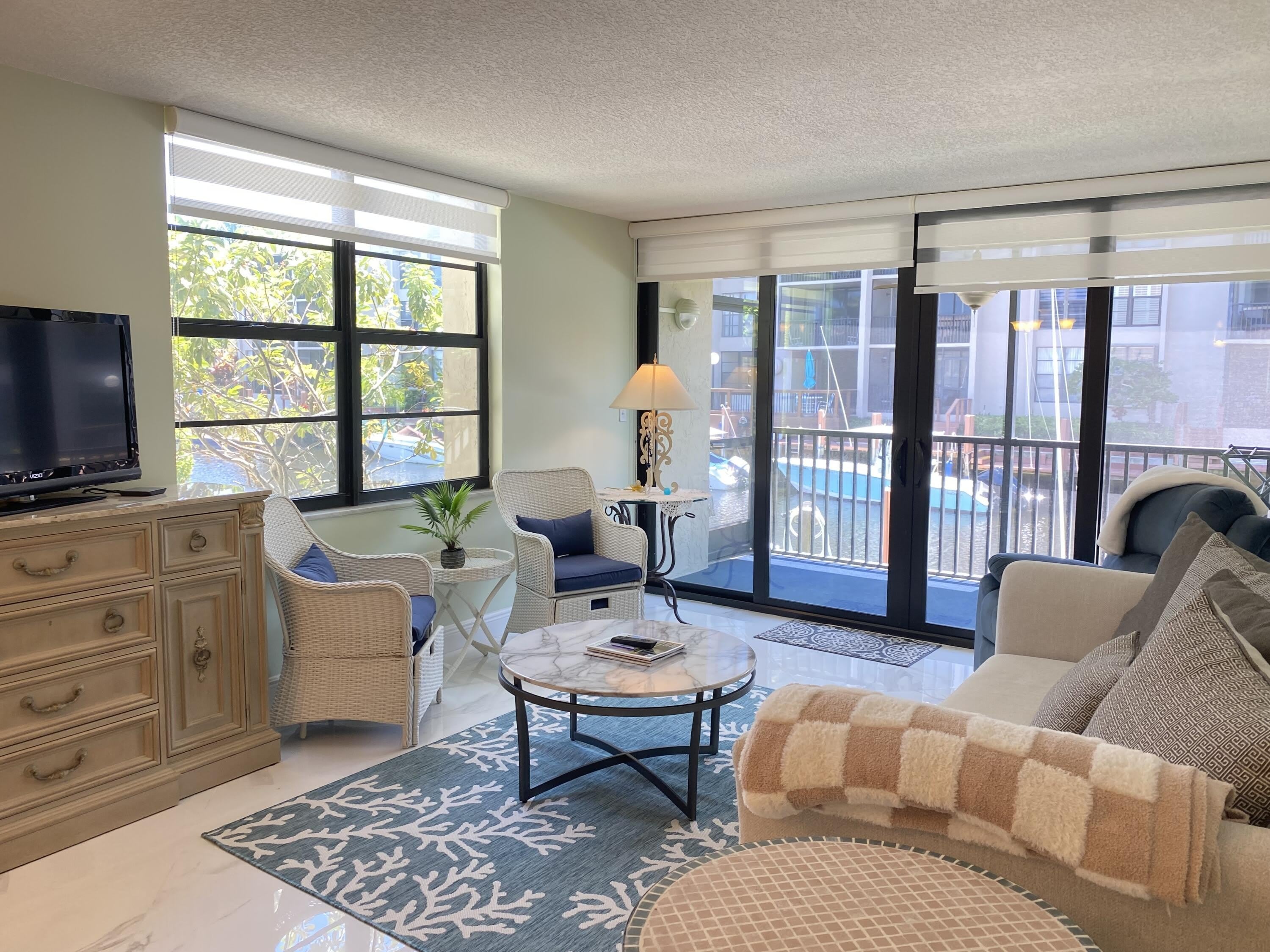 2 Royal Palm Way – photo 1