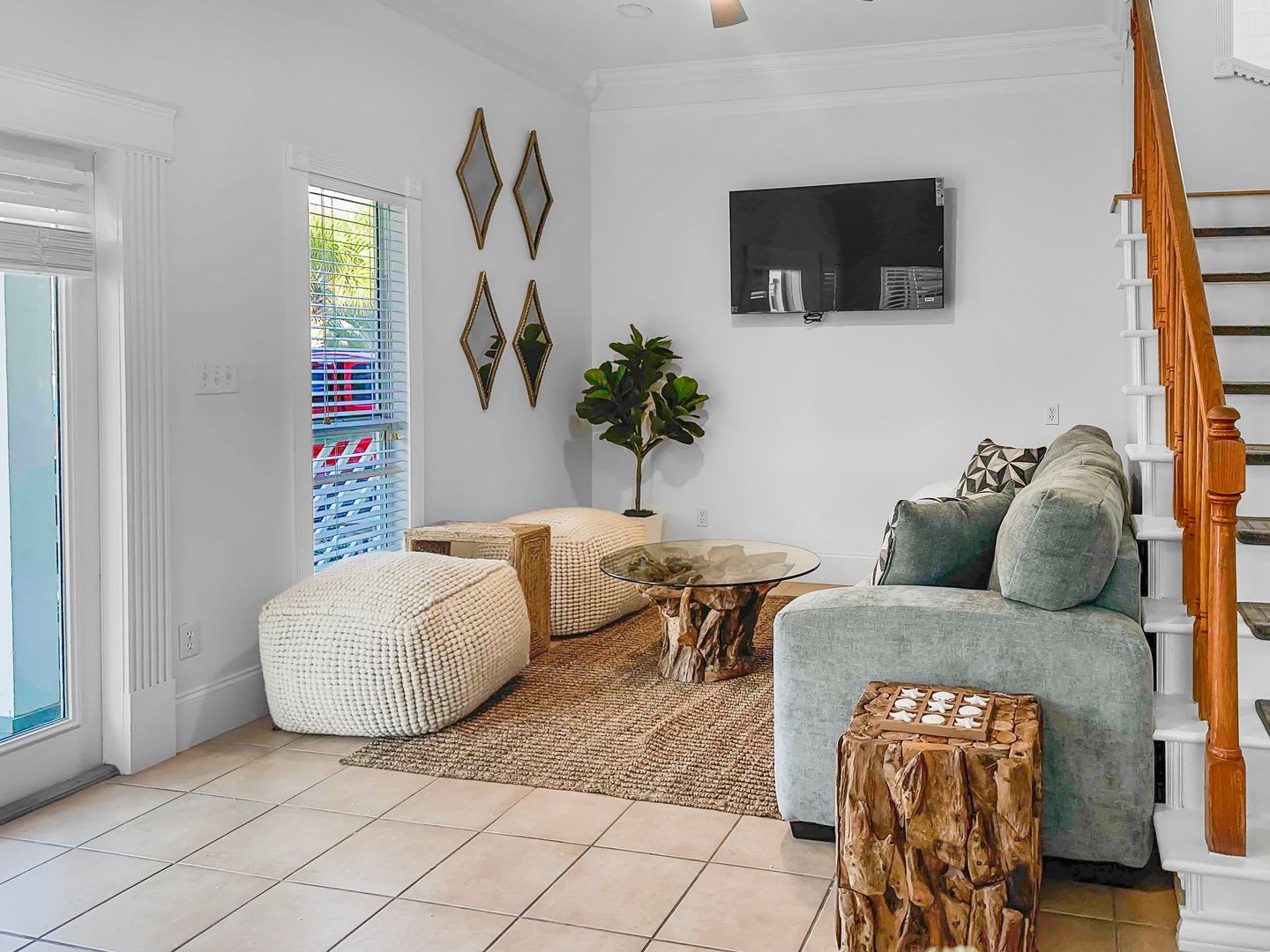 Perfect For Large Families Or Multiple Friends 5 Bedroom House Located Close To Tram Pickup And Walking Distance To Rosemary And Alys – photo 2