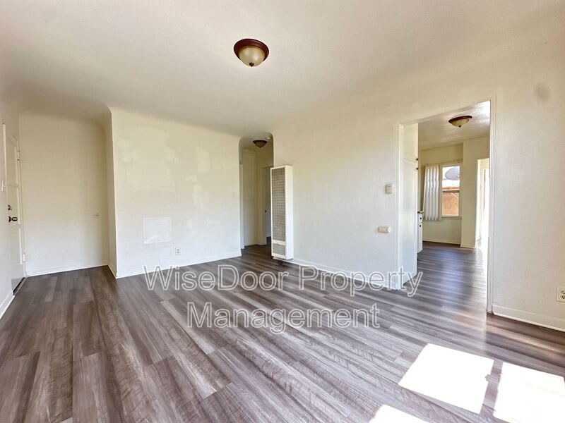 3852 1 2 City Terrace Dr – photo 3