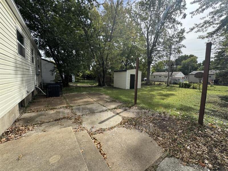 1372 Farmview Ave – photo 4