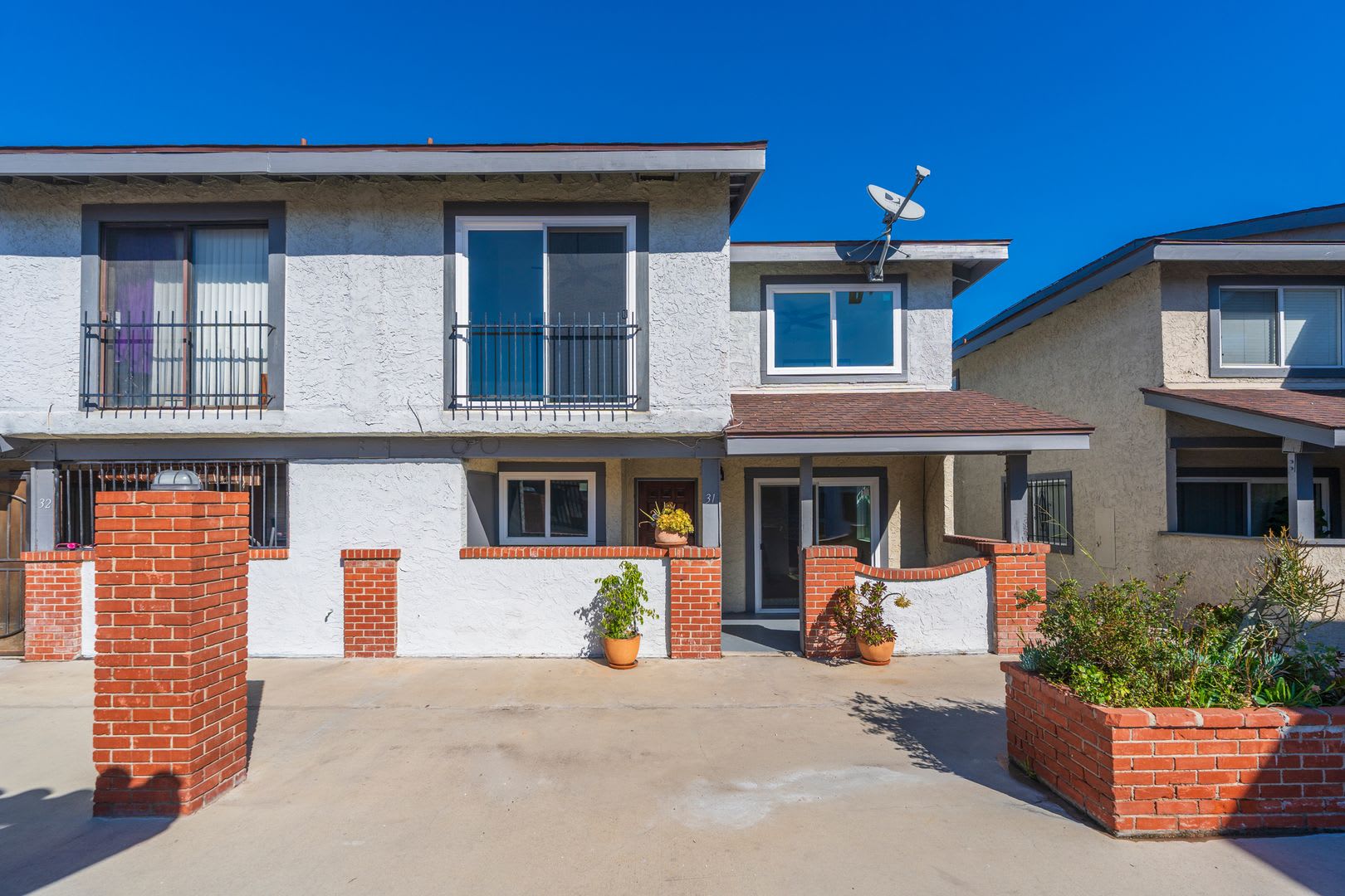 Beautifully Remodeled 3-Bedroom, 3-Bath Gardena Condo with Open-Concept Living – photo 4