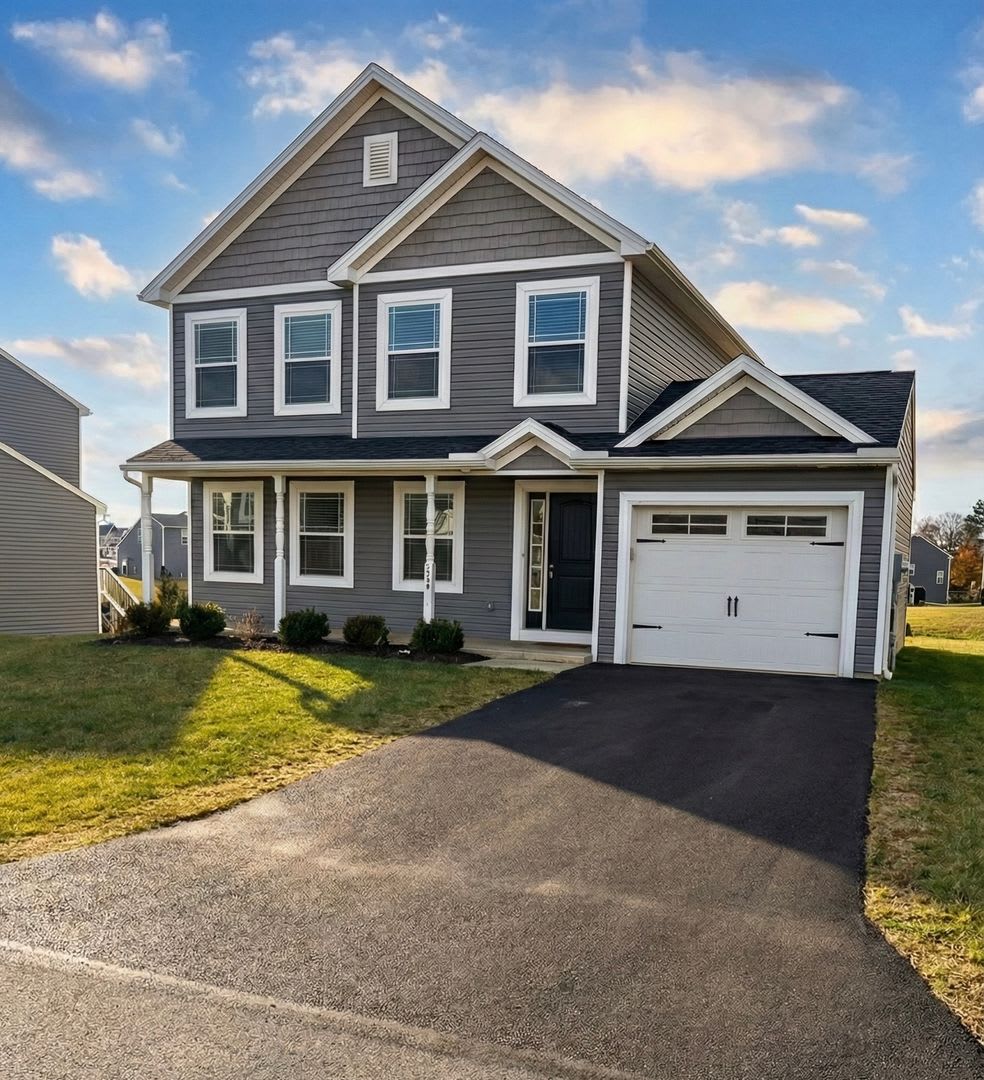 3 Bed, 2.5 Bath – photo 2