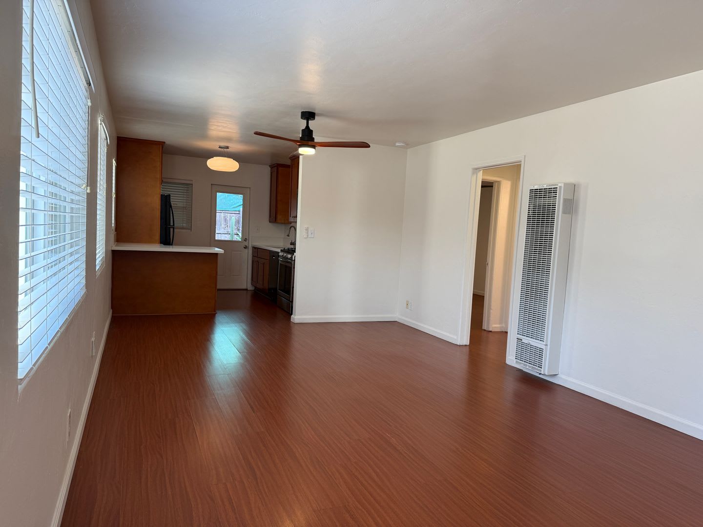 Charming 2BR/1BA Downstairs Unit with Private Yard in South Park – photo 2
