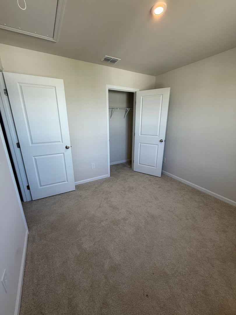 3 bedroom home with 1 car garage available now! – photo 4