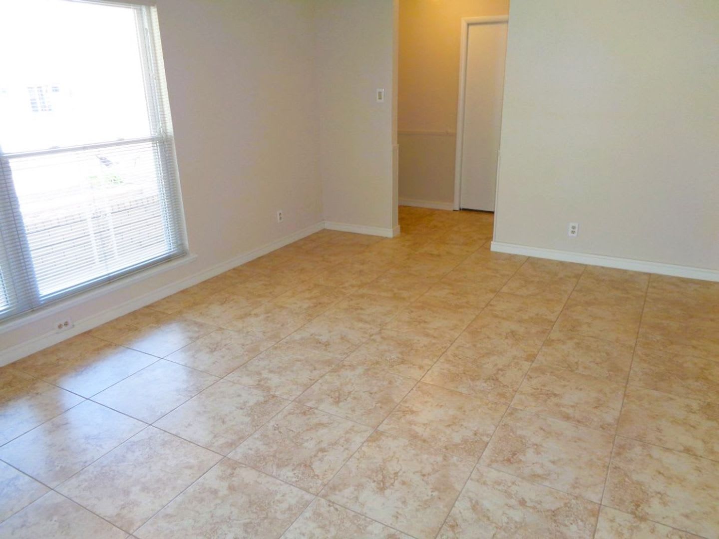 Exquisite Single Level Westside Home With Refrigerated Air Located In Quiet Neighborhood – photo 2