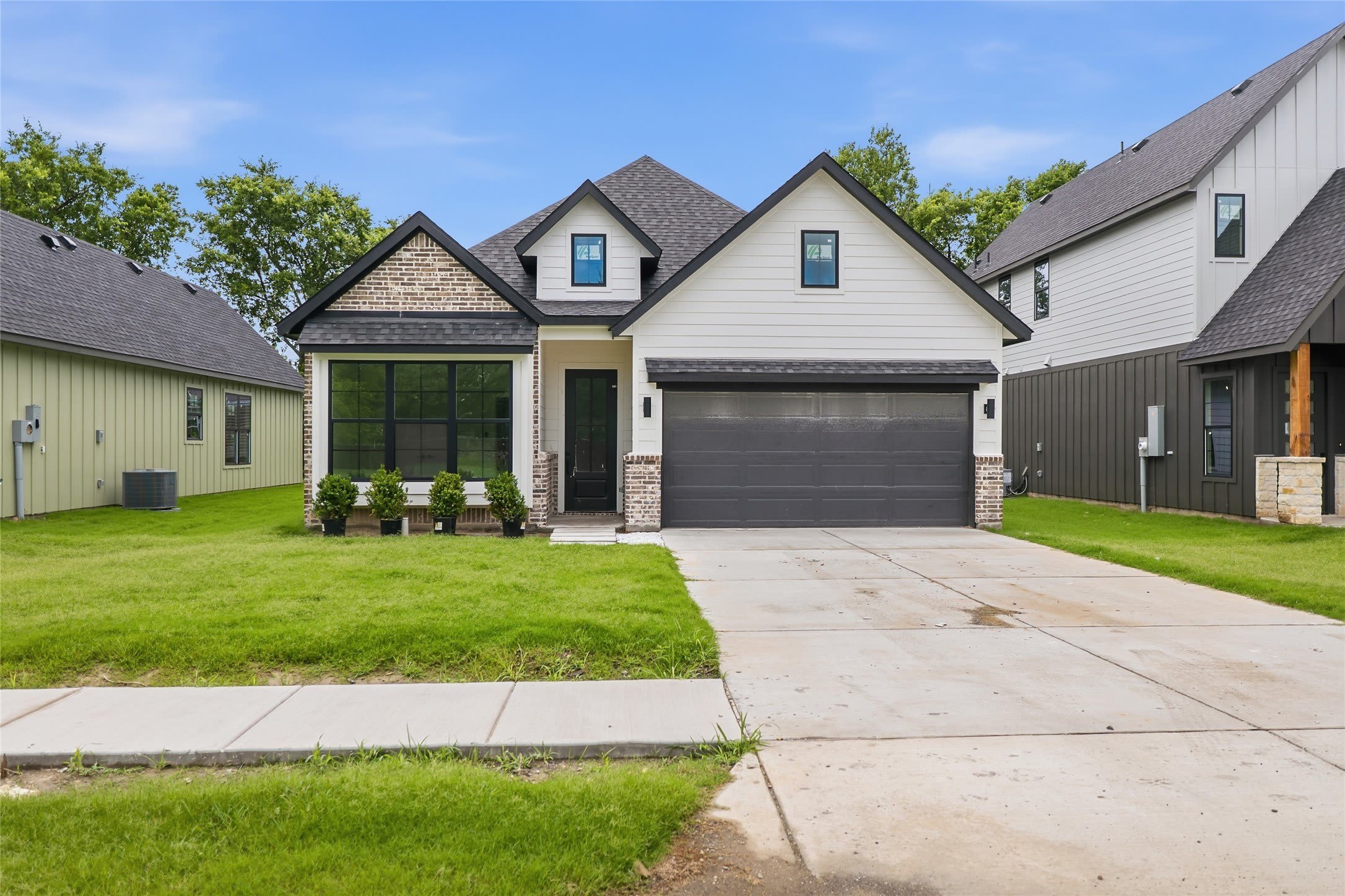 303 E Locust Street – photo 1