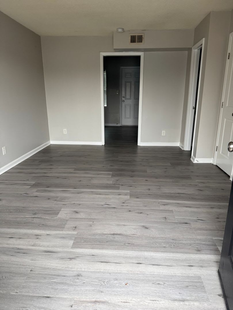 2 bedroom 1.5 bathroom townhouse – photo 4