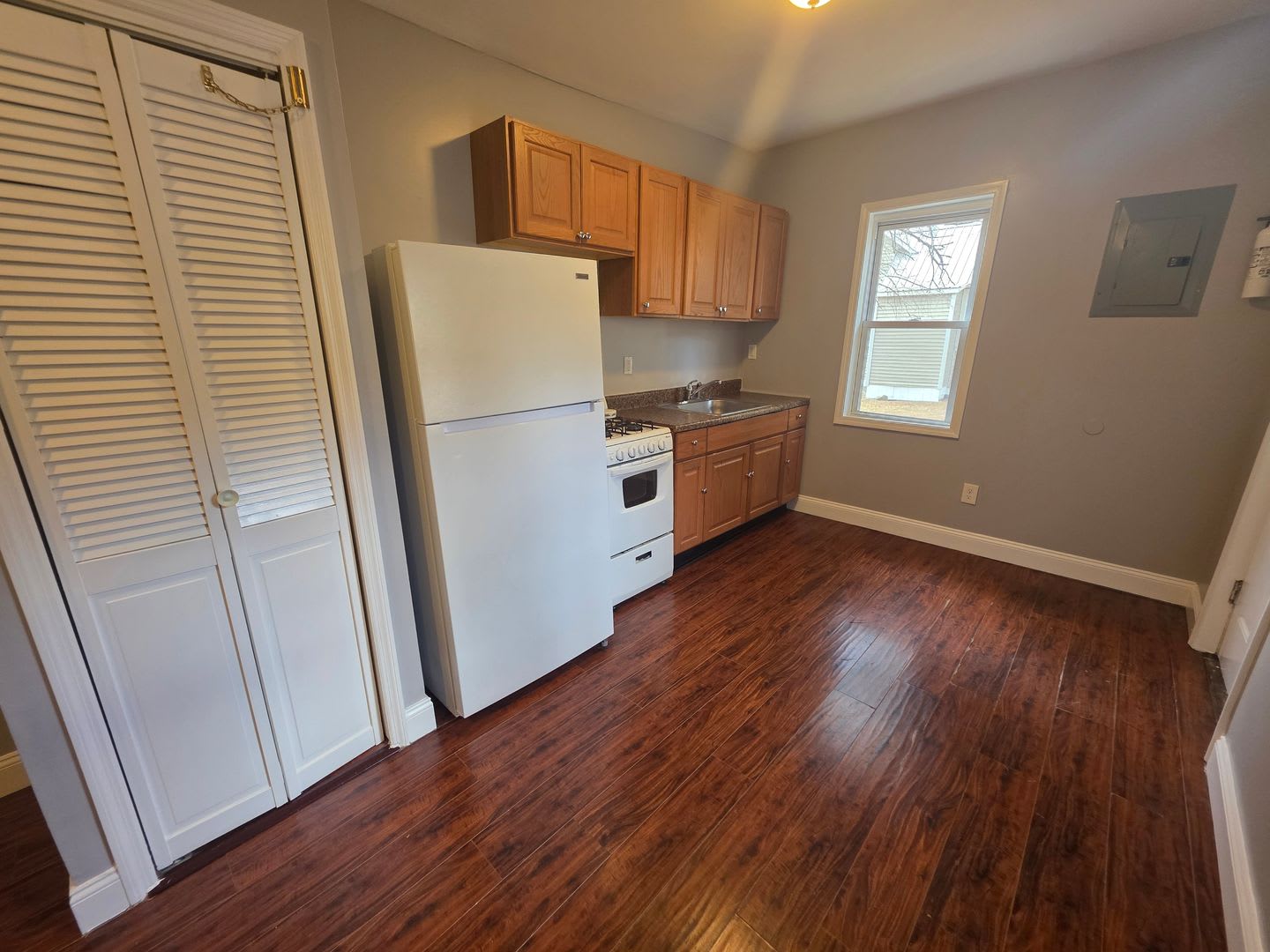 2 Bed 1 Bath Apartment In Loch Sheldrake – photo 2