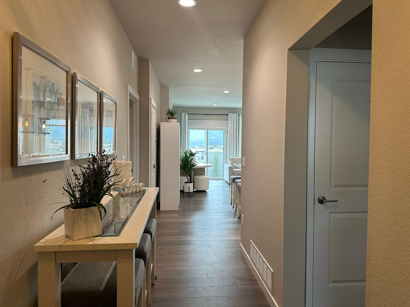 Beautiful 2 Bedroom, 2 bath home near park – photo 2