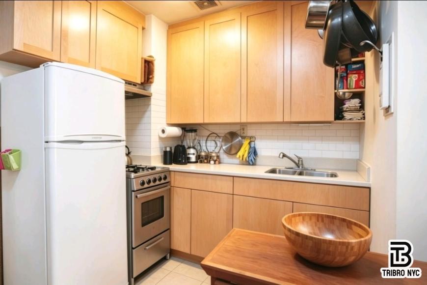 200 East 28th Street – photo 4