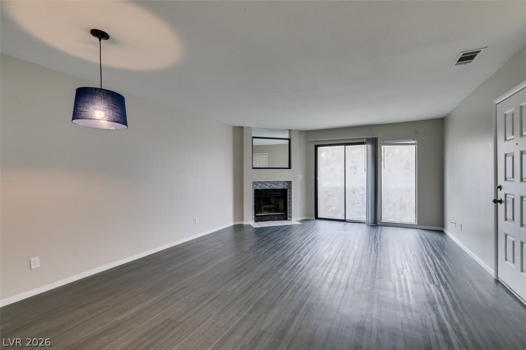 810 N Sloan Lane – photo 2