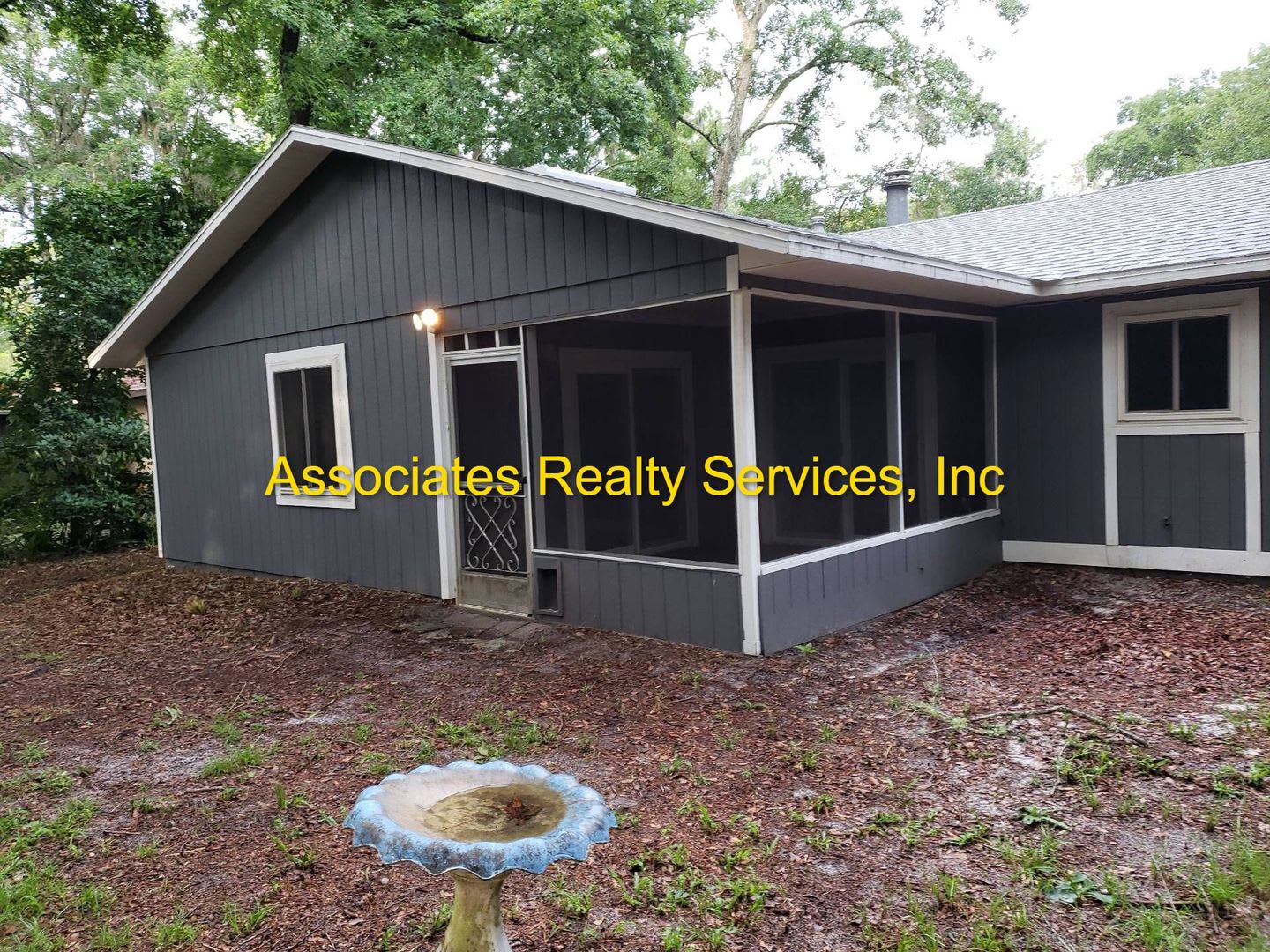 Cute 3 Bedroom In Palmetto Woods – photo 3