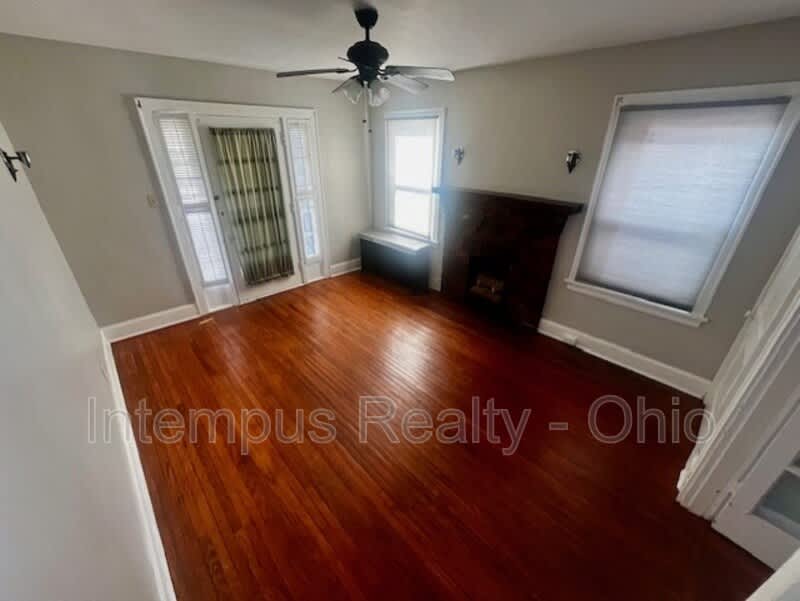 4237 Vine St – photo 2