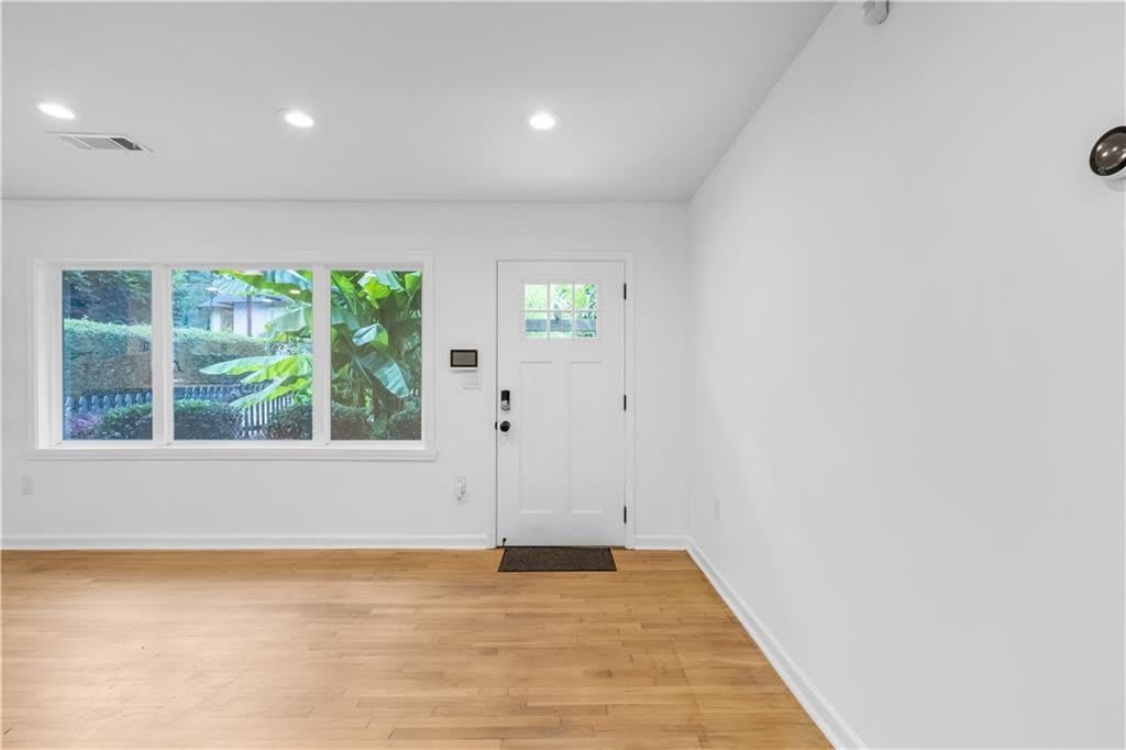 844 Deckner Avenue SW – photo 4