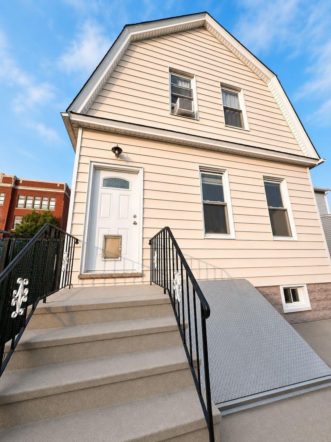 167 GATES AVE – photo 2