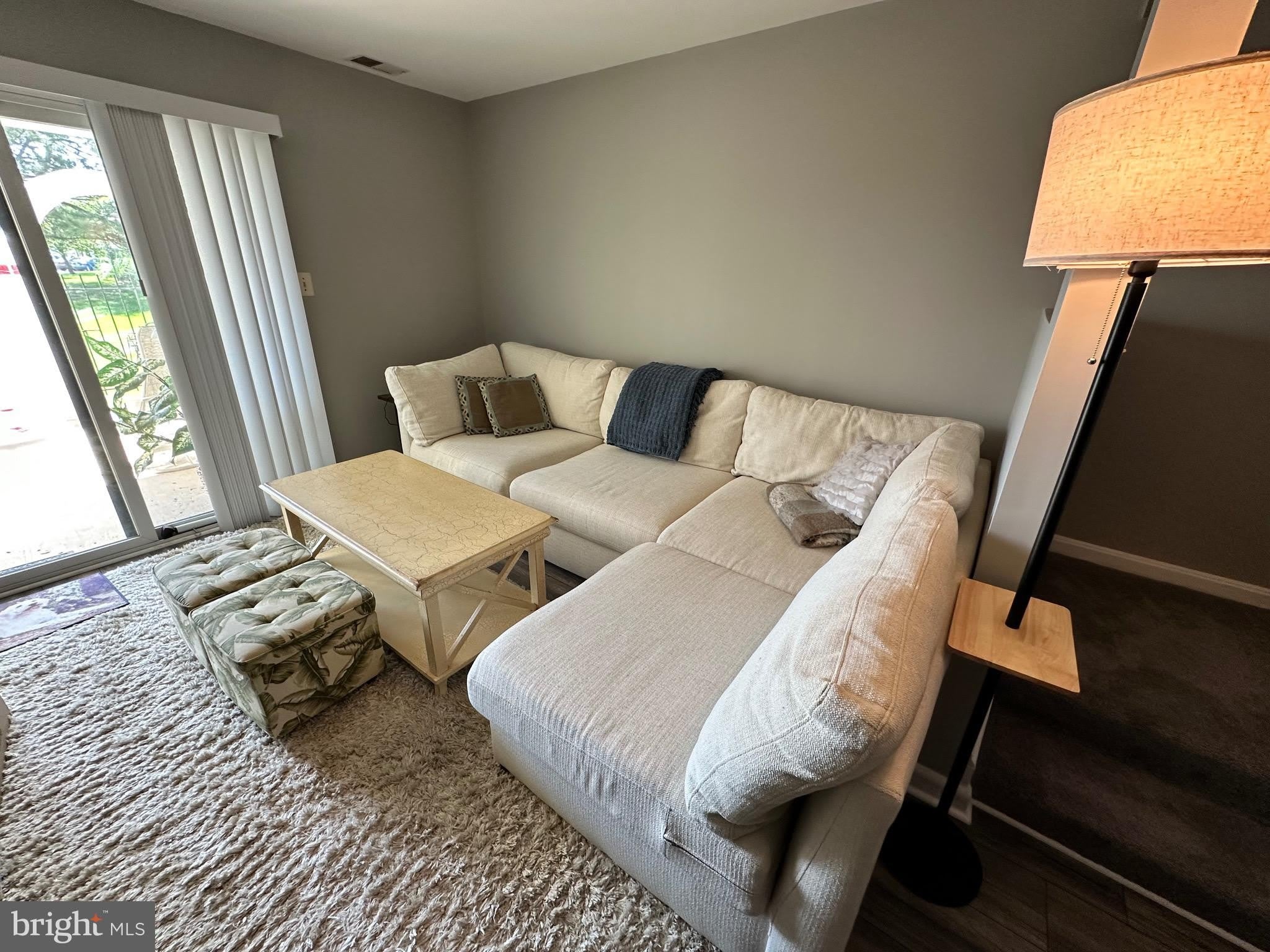 9-E QUEEN VICTORIA Way – photo 3