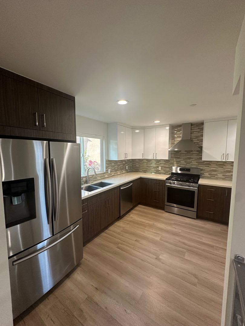Spacious & Modern Tri-Level Townhome – photo 1