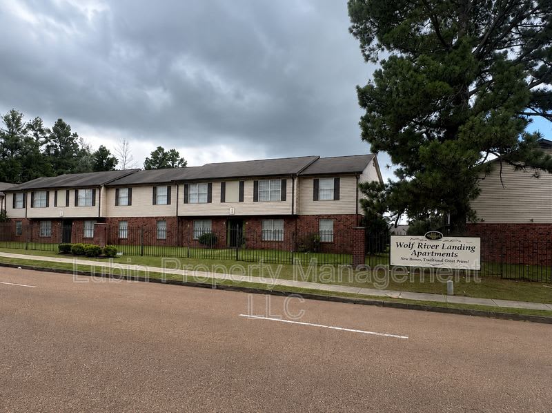 2839 Coach Dr – photo 1