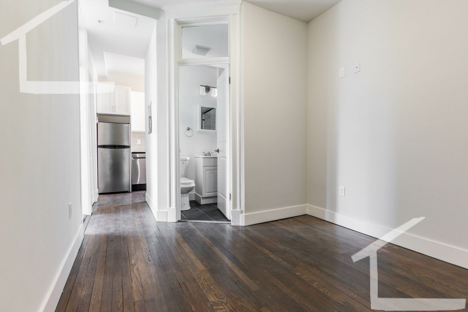 Fenway 2 Bed 1 Bath With Laundry In Unit – photo 2