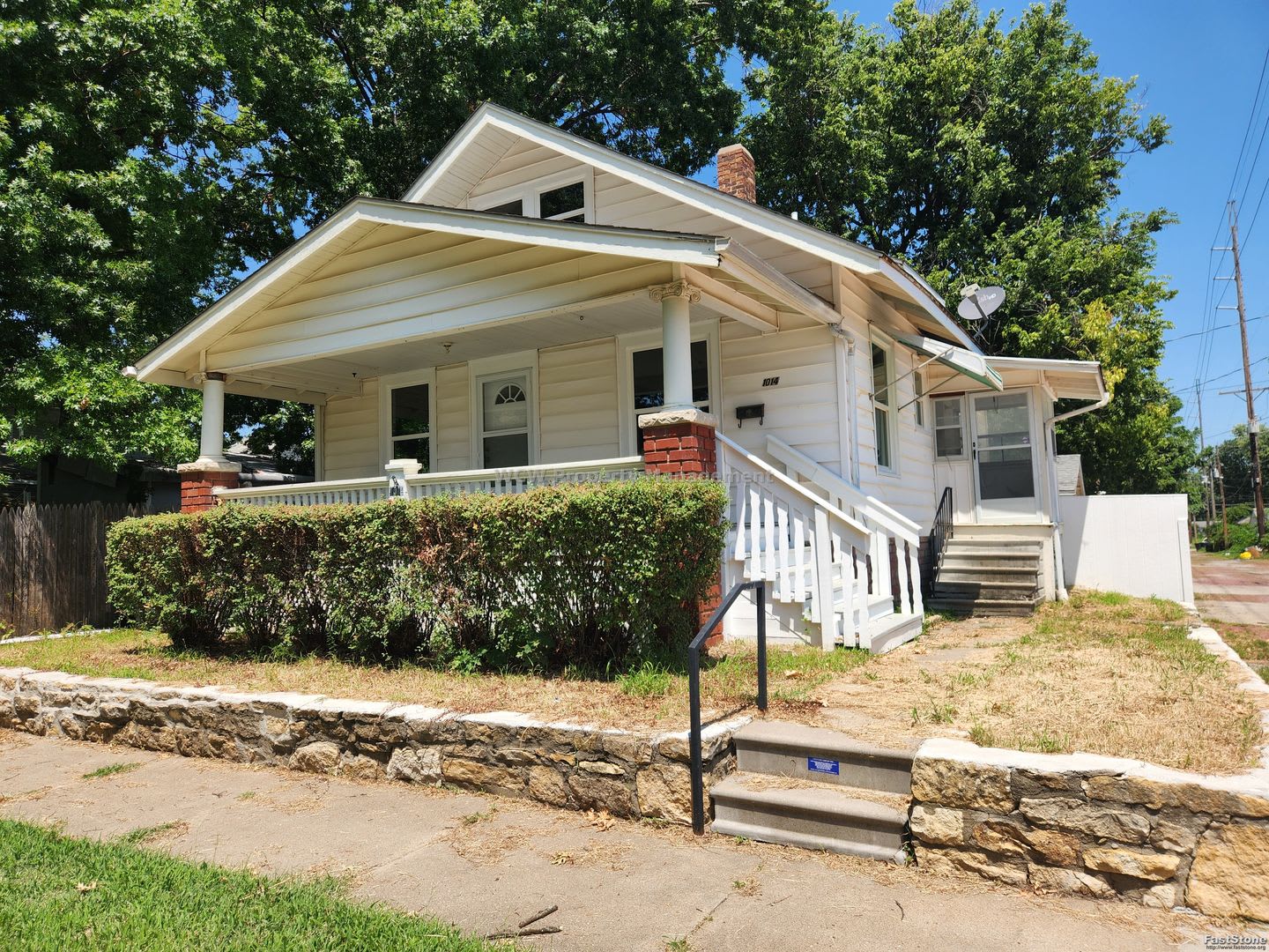 Attractive Updated 3 Br 1Bth With Covered Parking – photo 1