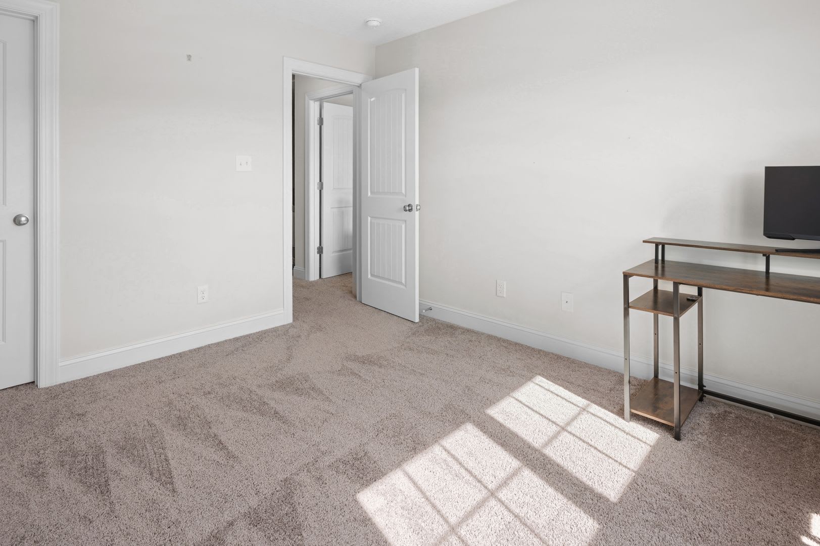 Perfect 4 bedroom & 2 1/2 bath! – photo 4
