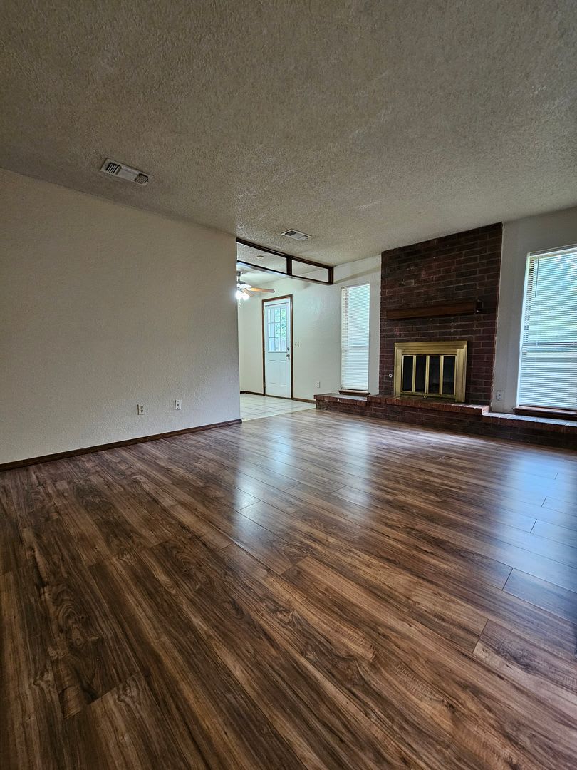 (3) Bed/(2) Bath in West Norman Avail NOW! – photo 3