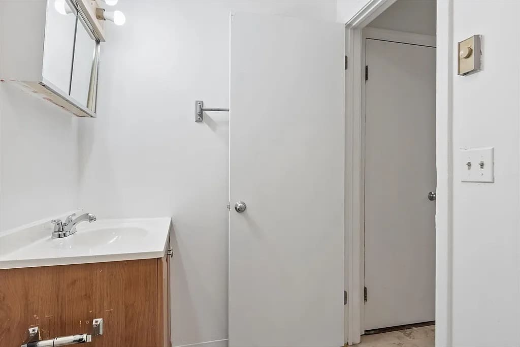 56 Edgeworth St Unit 4 – photo 4